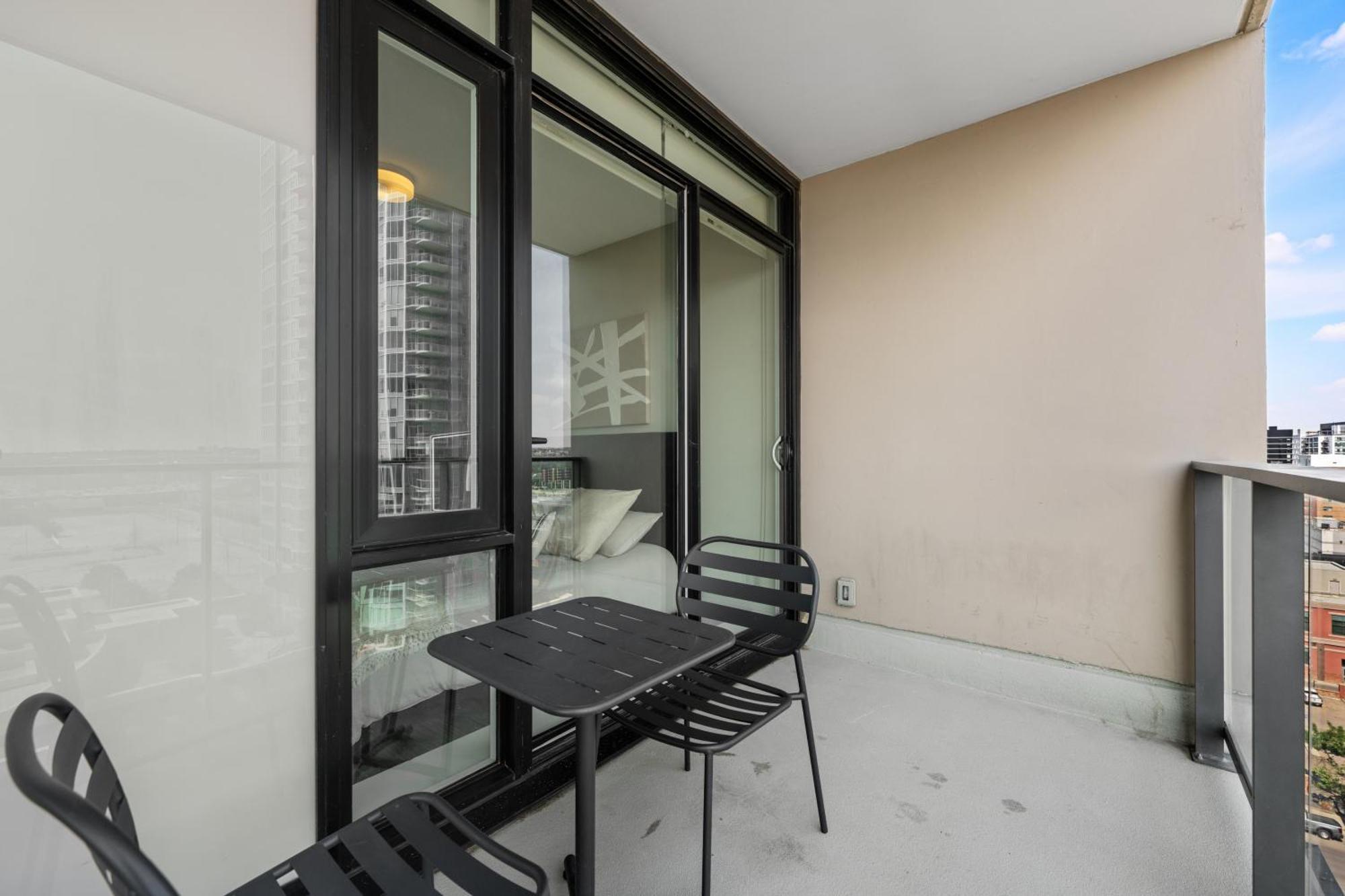 Modern Suite Calgary Downtown 5 Min Walk Stampede ภายนอก รูปภาพ