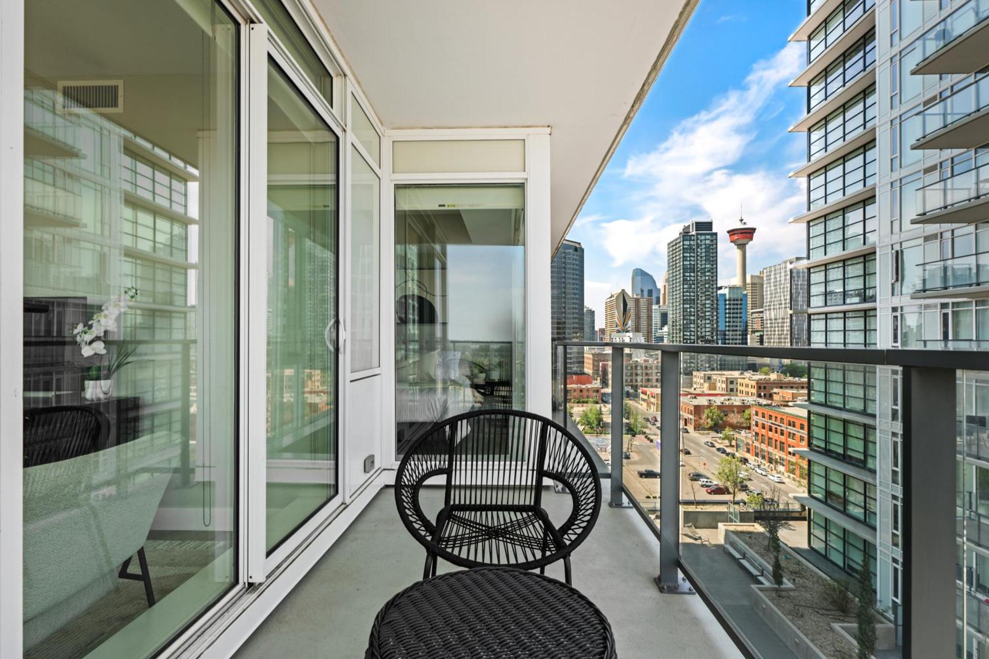 Modern Suite Calgary Downtown 5 Min Walk Stampede ภายนอก รูปภาพ