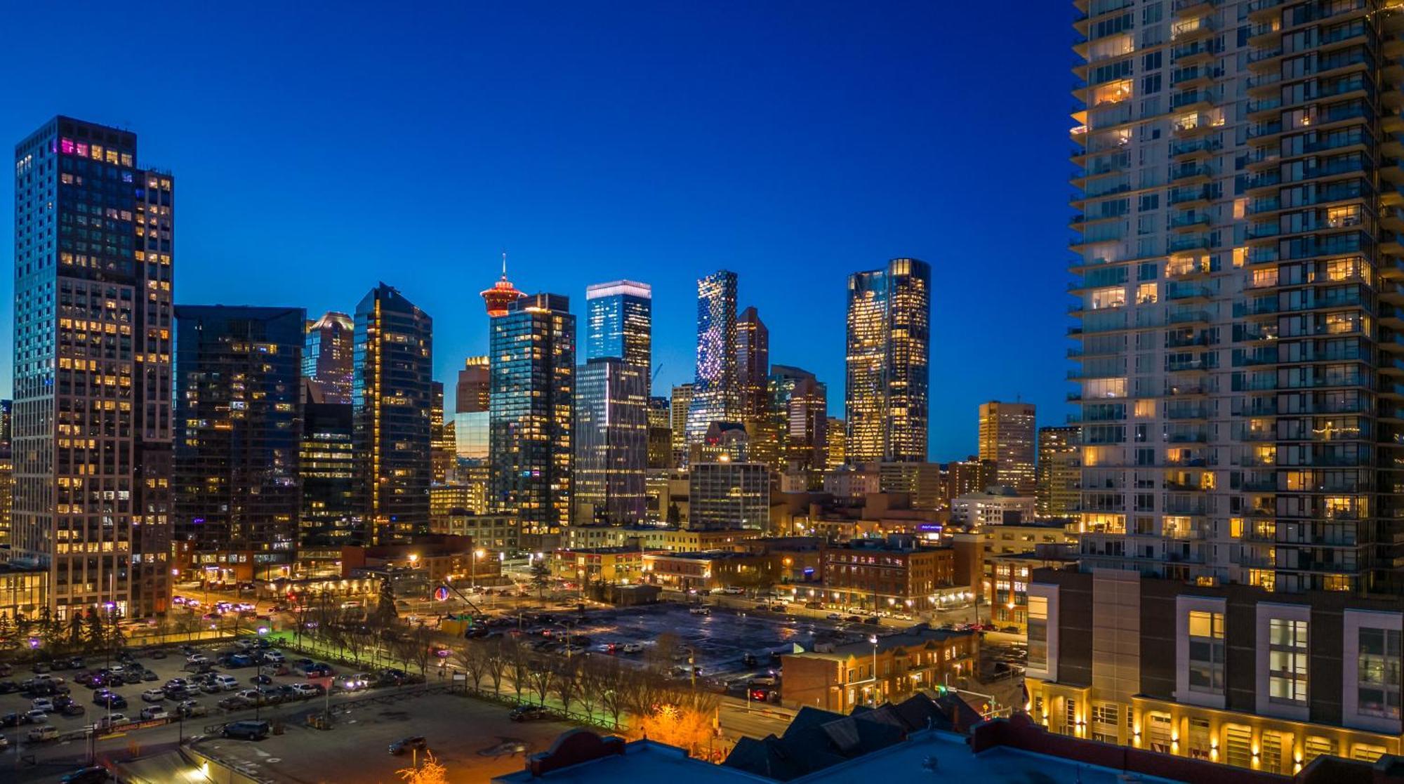 Modern Suite Calgary Downtown 5 Min Walk Stampede ภายนอก รูปภาพ