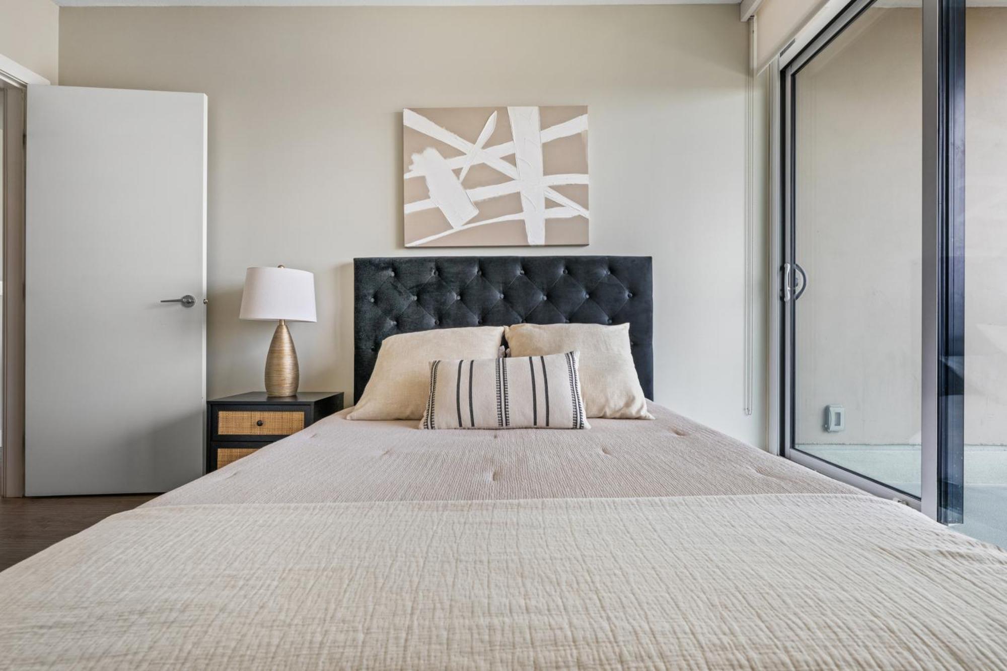 Modern Suite Calgary Downtown 5 Min Walk Stampede ภายนอก รูปภาพ
